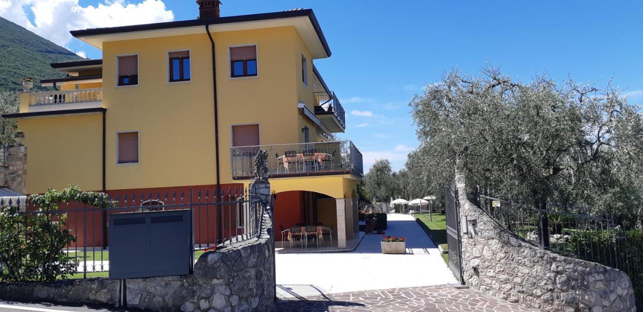 Villa Due Leoni - Residence Brenzone sul Garda Bagian luar foto