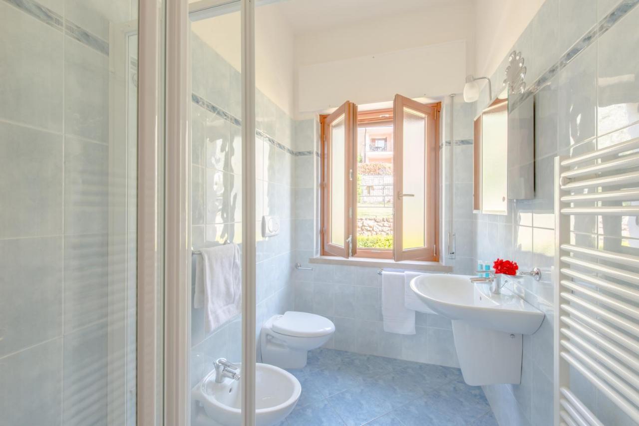Villa Due Leoni - Residence Brenzone sul Garda Bagian luar foto