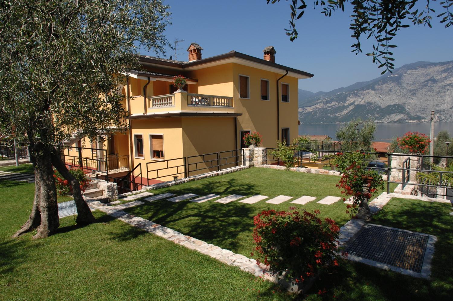 Villa Due Leoni - Residence Brenzone sul Garda Bagian luar foto
