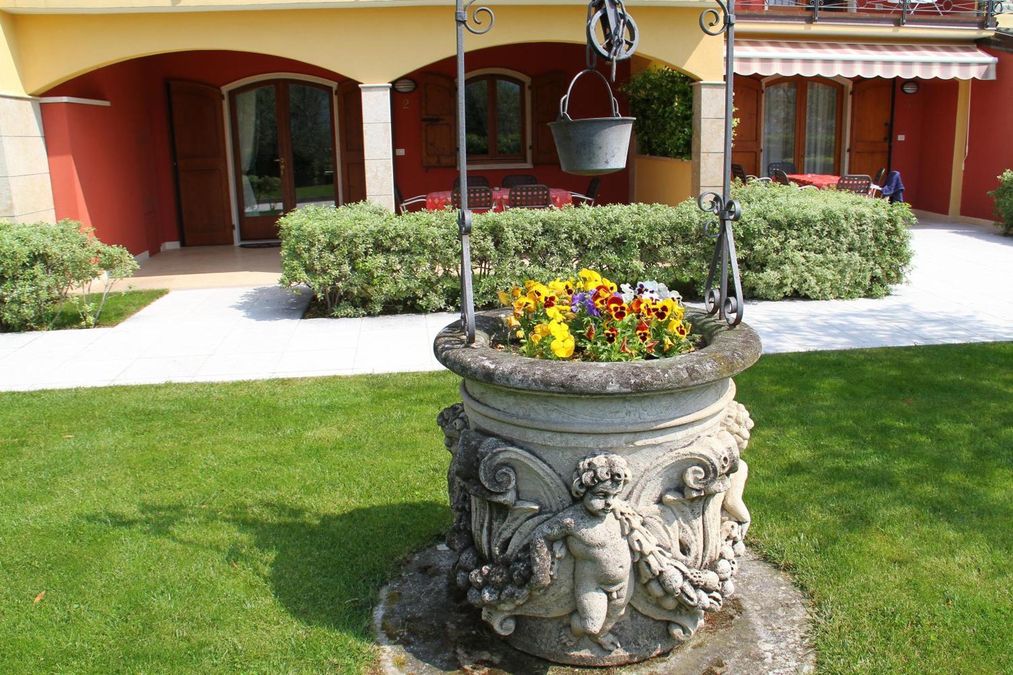 Villa Due Leoni - Residence Brenzone sul Garda Bagian luar foto