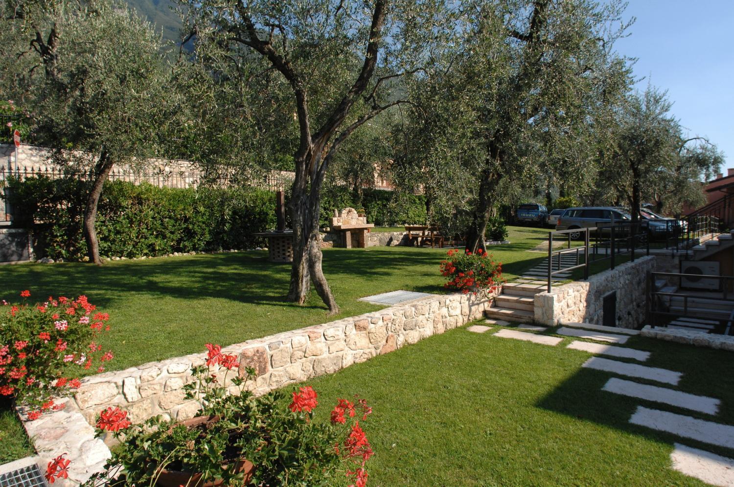 Villa Due Leoni - Residence Brenzone sul Garda Bagian luar foto