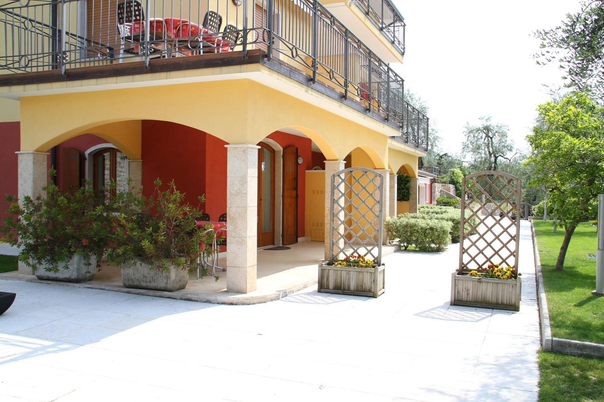Villa Due Leoni - Residence Brenzone sul Garda Bagian luar foto